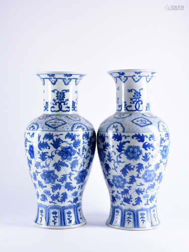 A PAIR OF BLUE AND WHITE VASES, 19TH CENTURY