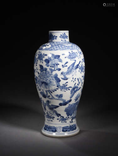 A  BLUE AND  WHITE  VASE PAINTED WITH FLOWER  AND BIRD  PATTERNS   IN  QING KANGXI  PERIOD
