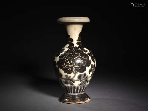 AN INCISED CIZHOU TYPE VASE, SUNG DYNASTY