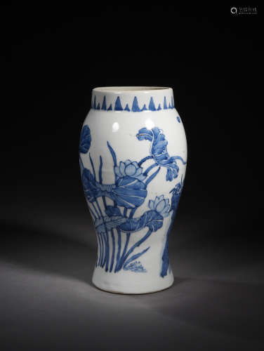 A  BLUE AND  WHITE  LOTUS SEED  POT  PAINTED  FLOWERS AND BIRDS   IN  MING CHONGZHEN  PERIOD
