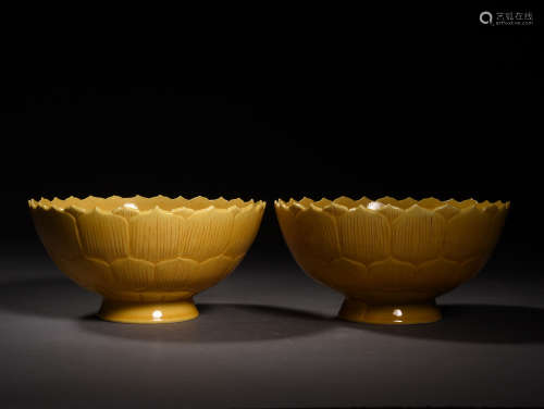 A PAIR OF YELLOW GLAZED LOBED BOWLS, GUANGXU PERIOD