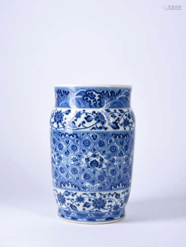 A BLUE AND WHITE LOTUS SCROLL VASE, 19TH CENTURY