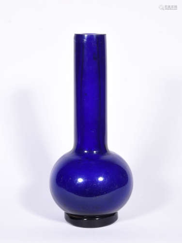 A COBALT BLUE LONG NEK VASE, QING DYNASTY