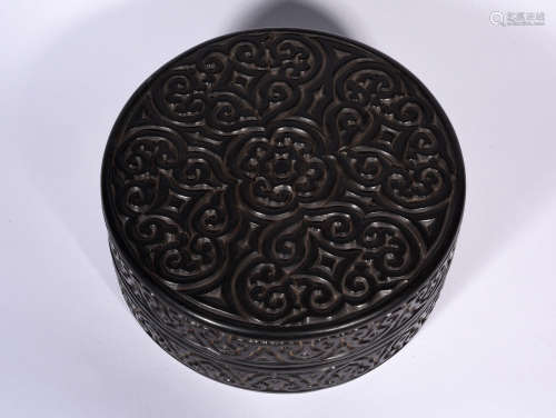 A CARVED CINNABAR LACQUER BOX, QING DYNASTY