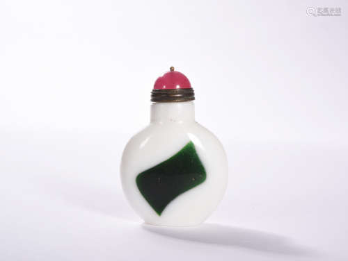 A  WHITE  MATERIAL PLAIN  FACE SNUFF  BOTTLE IN  QING  DYNASTY