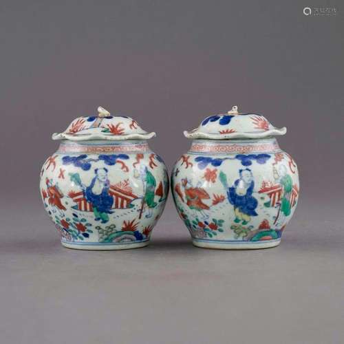 PAIR MING WANLI WUCAI FIGURINES LIDDED JARS