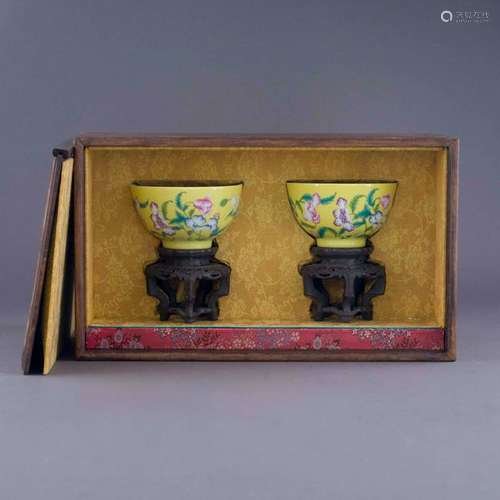 PAIR QIANLONG FAMILLE JAUNE FLORAL BOWLS IN BOX