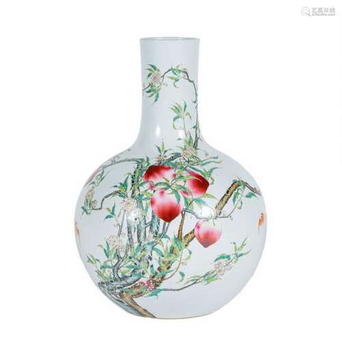 QIANLONG FAMILLE ROSE FU BAT & PEACH REWARD VASE