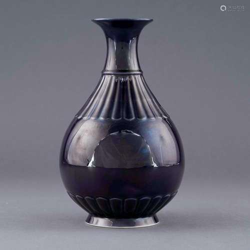 YONGZHENG EGGPLANT PURPLE GLAZE PEAR VASE