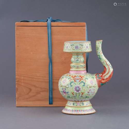 QIANLONG FAMILLE ROSE WINE POT IN WOODEN BOX