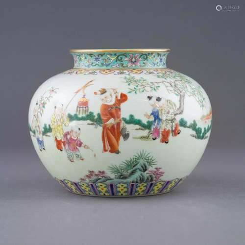 DAOGUANG FAMILLE ROSE PLAYFUL BOYS ZUN VASE