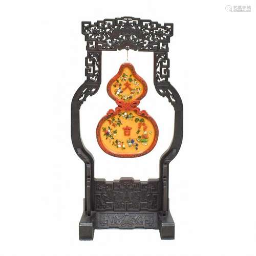 STONES INLAID DAJI HANGING VASE TABLE SCREEN