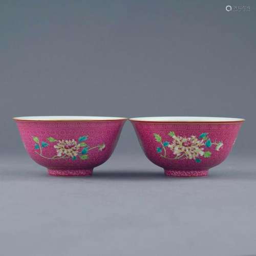 PAIR YONGZHENG WUCAI OVER RUBY RED SGRAFITTO BOWL