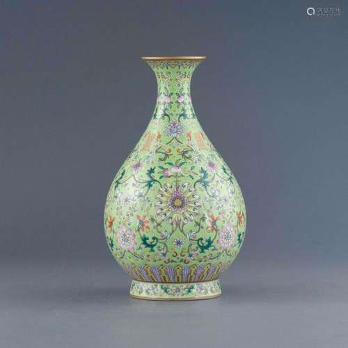 QIANLONG FAMILLE ROSE PEAR VASE