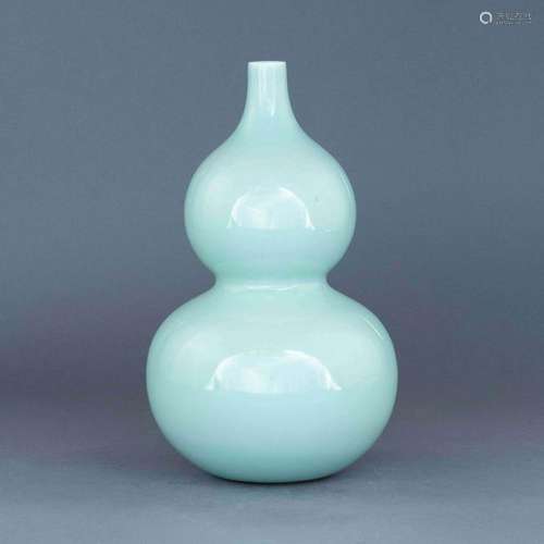 QIANLONG DOUQING GLAZED DOUBLE GOURD VASE