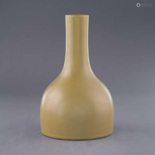 QIANLONG TEA DUST GLAZED MALLET VASE