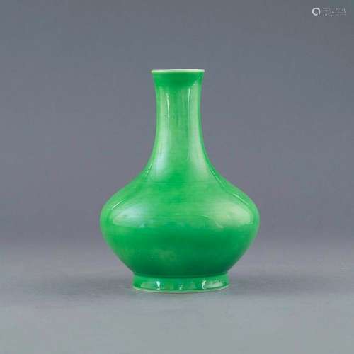 YONGZHENG FAMILLE VERTE MONOCHROME REWARD VASE