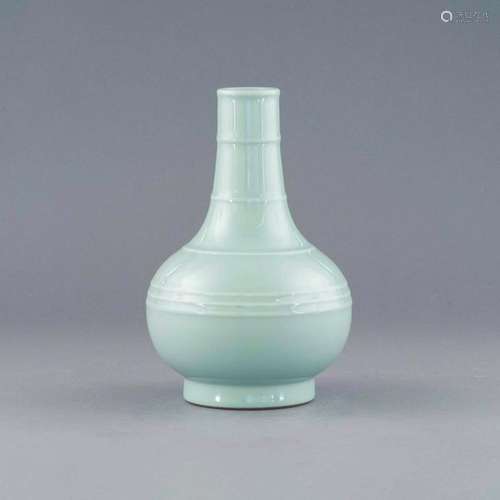 QIANLONG DOUQING GLAZED REWARD VASE