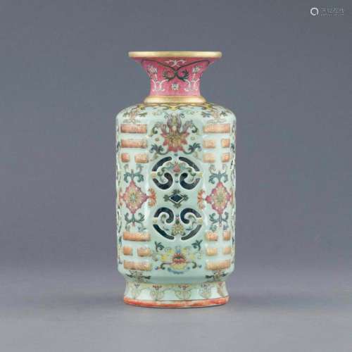 QIANLONG FAMILLE ROSE ROTATION VASE