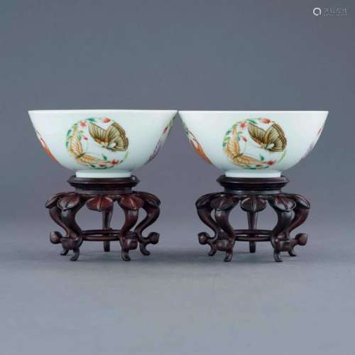 PAIR YONGZHENG FAMILLE ROSE BUTTERFLY MEDALLION BOWLS
