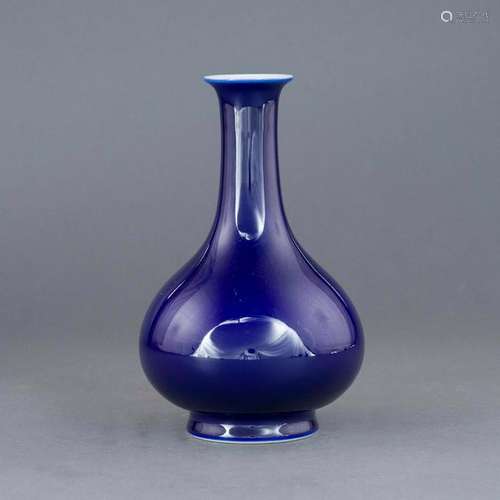 QIANLONG BLUE MONOCHROME BOTTLE VASE