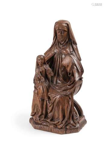 VIERGE A L’ENFANT en chêne sculpté. La vierge est …