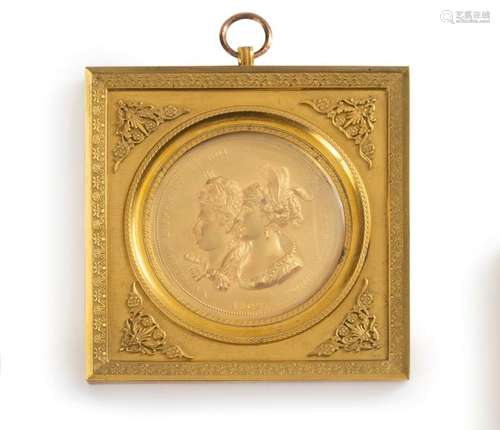 MEDAILLON ROND en cuivre doré au profil de Napoléo…