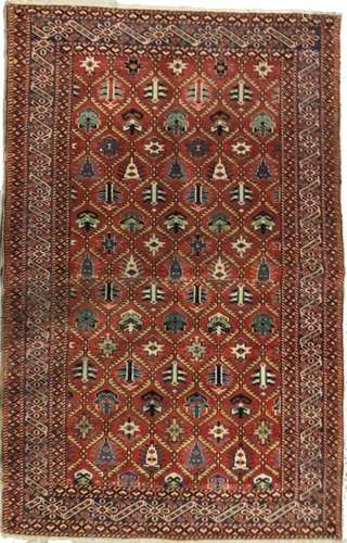 TAPIS en laine, DAGHESTAN, à fond brique parsemé d…