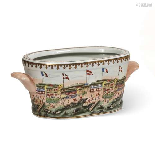 CHINE TERRINE de forme ovale en porcelaine blanche…