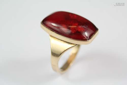 Vintage 9ct gold and red amber ring, size N, approx 3