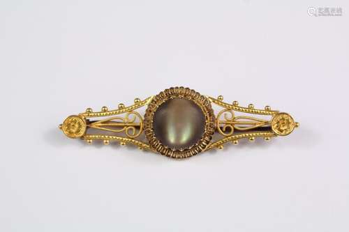 An Edwardian 15ct yellow gold and cats eye brooch, the brooch approx 55mm, approx 7gms