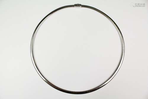 A 14ct white gold collar necklace, approx 46 cms, 23 gms