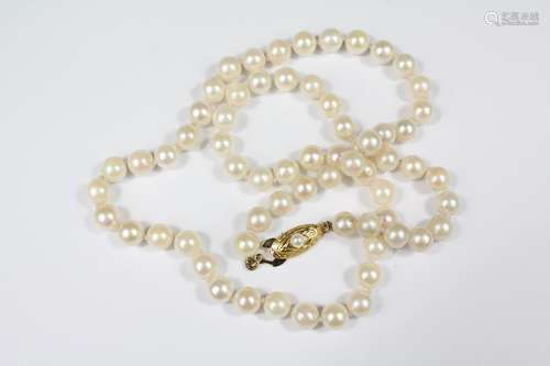 A cultured pearl necklace, pearls approx 5mm, approx 46 cms, approx 23