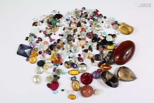 Miscellaneous semi-precious stones, including garnet, amethyst, opal, pearl, coral, citrine and agate amongst others