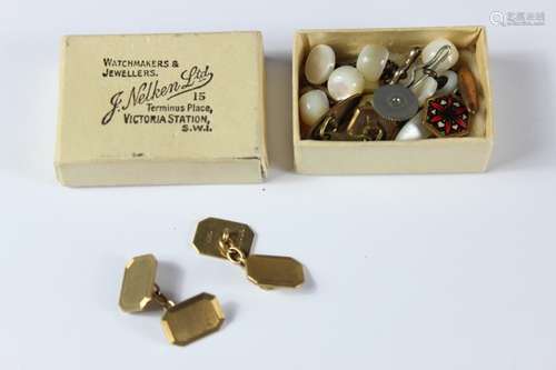 A pair of 9ct gold cufflinks, with engine-turned design, approx 9