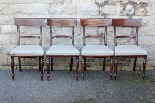 Oval mahogany supper table, comprising an oval table with turned column on pedestal legs approx 136 x 99 x 72 cms, complete with four Regency-style dining chairs with cream upholstery