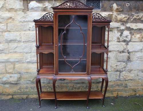 Edwardian mahogany display cabinet; the cabinet having three shelves, glazed doors, two shelves to either side with decorative galleries, shelf below, decorative pierced carving to top, cabriole legs, approx 107 x 34 x 158 cms