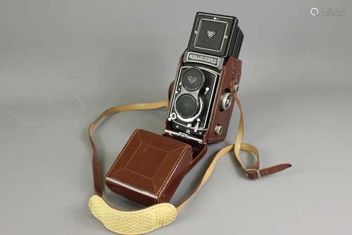 Vintage Franke & Heidecke Rolleicord Synchro Compur camera, with twin lens Heidosmat 1:3 and a Xanar 1:3, in the original leather case