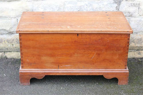 A pine blanket box, approx 95 x 47 x 50 cms