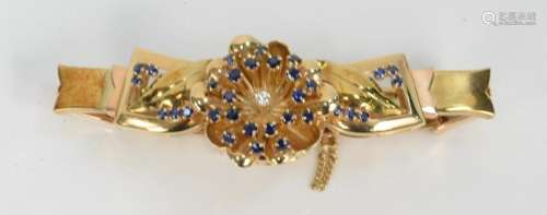 14 Karat Gold Bracelet, having three dimensional flower