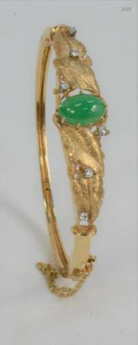 14 Karat Gold Bangle Bracelet Leaf Motif, mounted with