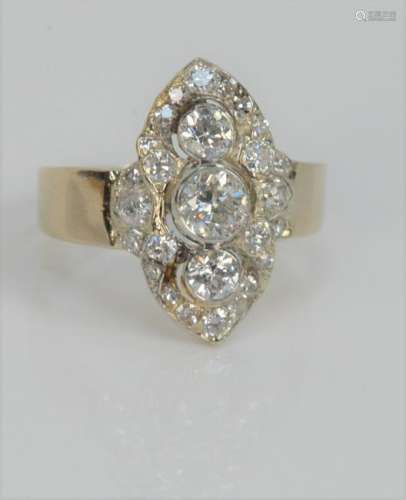 18 Karat Gold and Diamond Ring, set with three diamonds