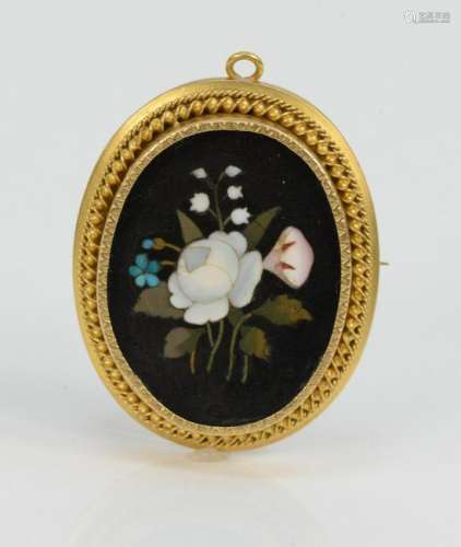 Victorian Gold Brooch/Pendant, mounted with oval