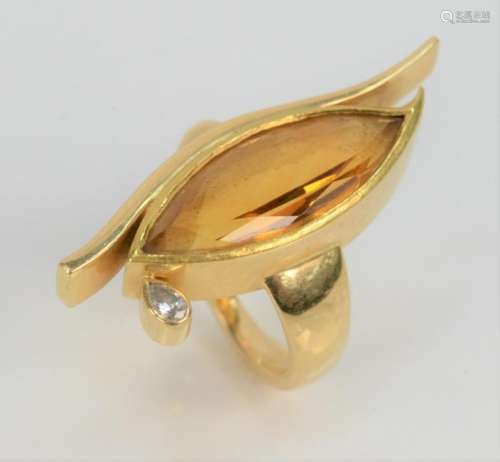 18 Karat Gold Ladies Designer Ring Set, with large