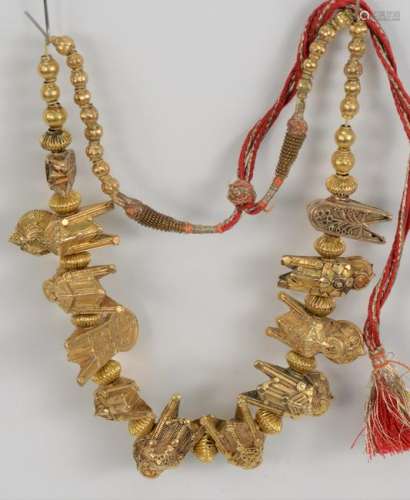 18 - 20 Karat Gold Necklace, having alternating figures