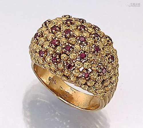 18 kt gold ring with rubies