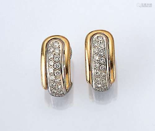 Pair of 18 kt gold earrings with brilliants
