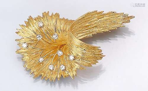 18 kt gold brooch with brilliants