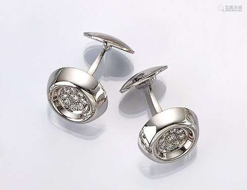 Pair of 18 kt gold cufflinks with brilliants