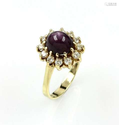 14 kt gold ring with star ruby and brilliants